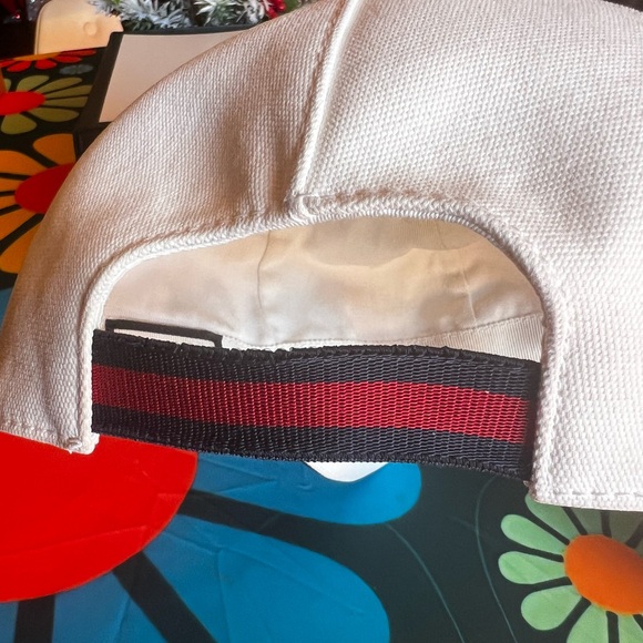 GUCCI WHITE GG HAT W/BOX - Picture 13 of 16